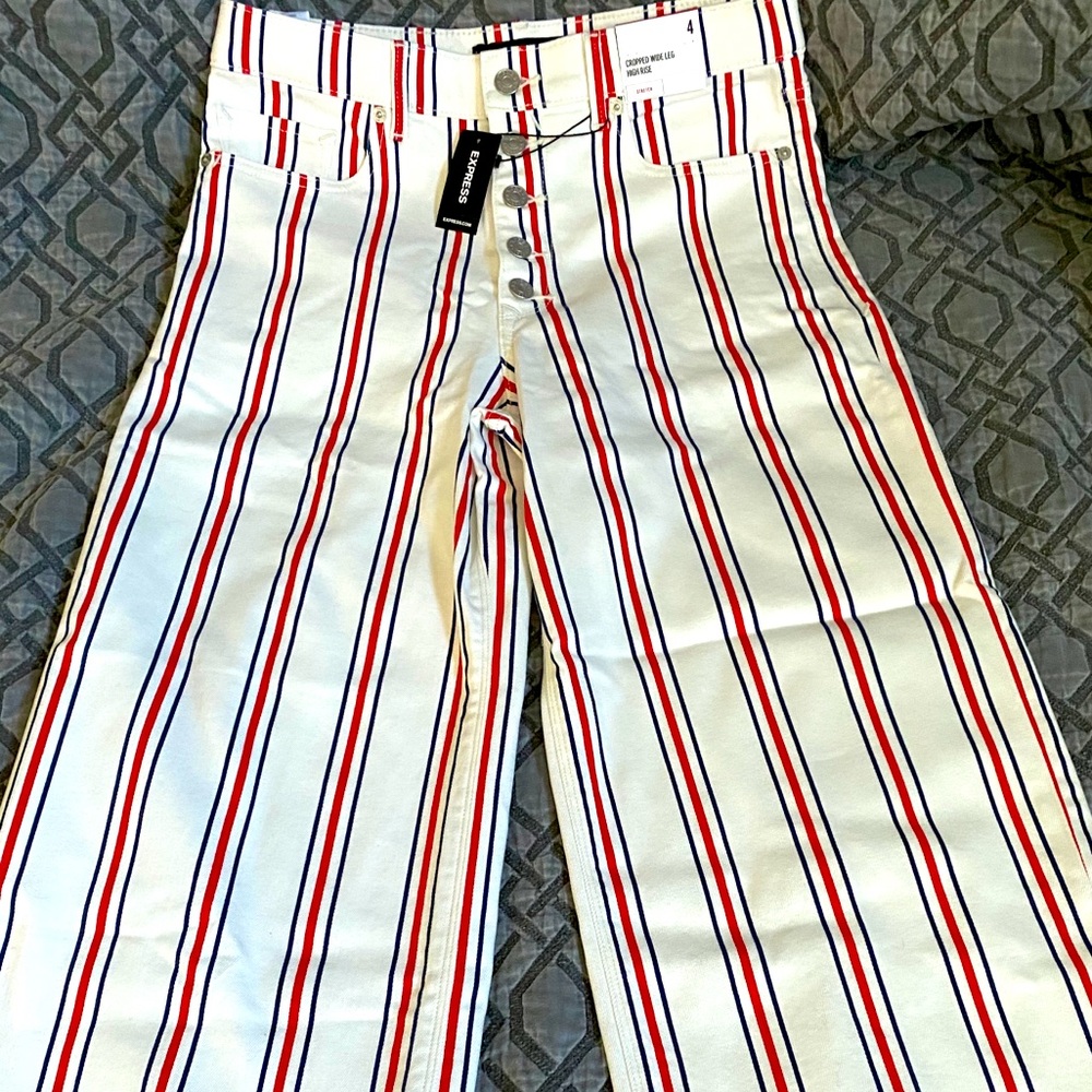 EXPRESS Wide Leg Button Fly Cropped Jeans